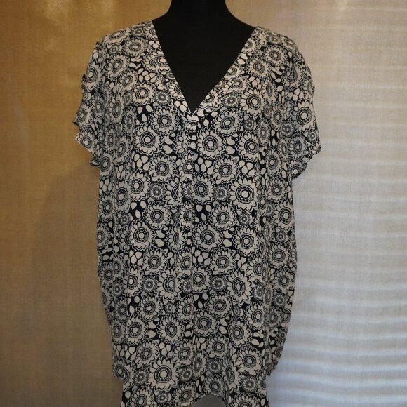 NWT- LOFT Navy and White Floral Print Short Sleeve Blouse - Picture 2 of 5